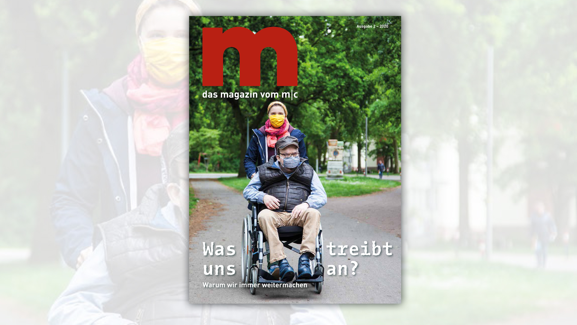 Erste Seite Magazin "M", Mann im Rollstuhl und Begleiterin, beide tragen eine Alltagsmaske